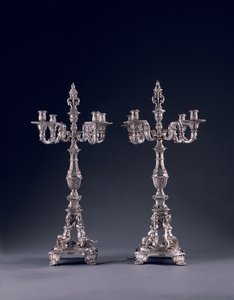 Par de candelabros alemanes de cuatro luces, encargados para Jorge II, hechos por Balthasar Friedrich Behrens, Hannover, 1736-37