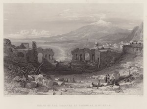 Ruinas del teatro en Taormina y el monte Etna