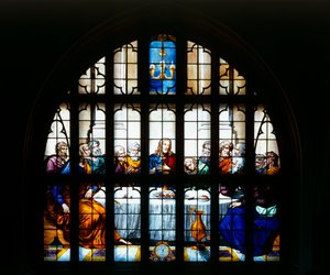 Detalle de la ventana de la capilla que representa "La última cena de Nuestro Salvador". de William Peckitt