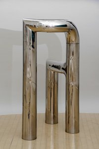 Dos mitras, Serie Tripod IV de William Pye