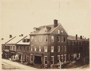 Marshall House, Alexandria, Virginia, agosto de 1862 (impresión a la albúmina montada sobre papel de trama) de William Redish Pywell