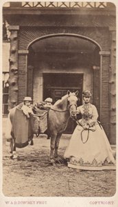 Princesa Alexandra con el Príncipe Alberto Víctor y el Príncipe Jorge