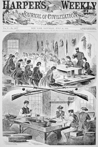 Hombres y mujeres llenando cartuchos en el arsenal de Watertown, Massachusetts, de 