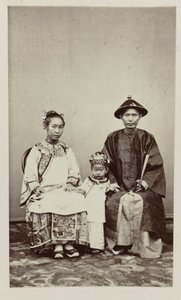 pareja china con niño