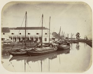 Groote Boom en el Harbour Canal en Batavia de Woodbury and Page