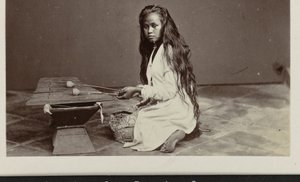 niña, juego, en, un, xilófono