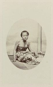 niña sentada