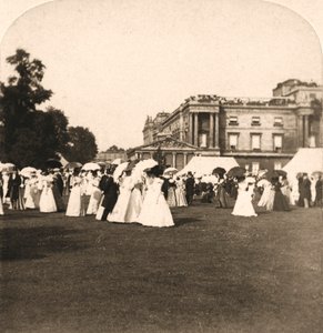 Fiesta en el jardín, Palacio de Buckingham, Londres, Inglaterra, 1900 de Works and Sun Sculpture Studios