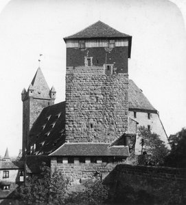 La torre quintagonal Funfeckiger Thurm, Kaiserstallung, Núremberg, Alemania, c1900s