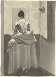 Mujer de pie frente a una puerta