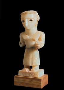 Estatuilla de un hombre, inscrita del clan Madrarum, de Nugub, cerca de Beihan, Yemen del Sur, siglo I-II d.C. de Yemen School