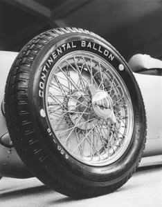 Rueda delantera de un coche de carreras Auto-Union de 1911, c 1934-1935