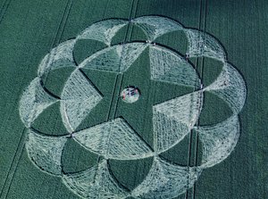 Círculo de cultivo en campo de cebada, Avebury Trusloe, Wiltshire, 20 de junio de 1998 de Ferdinand Georg Waldmuller