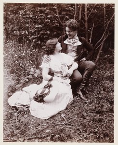 Retrato eduardiano, pareja con vestido del siglo XIX de John Pardon