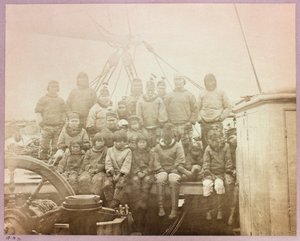 Expedición en el Ártico (1875-1876) del capitán George Nares (1831-1915): Grupo de nativos en 