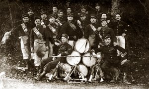 Fanfarria del 122º regimiento de infantería francés durante la Primera Guerra Mundial de 14-18 (foto en blanco y negro) de . .