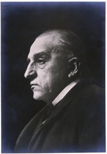 Jean-Martin Charcot. alrededor de 1880 (foto en b/n) de . .