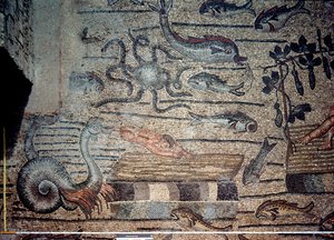 Jonás siendo escupido por la ballena, detalle de un pavimento decorativo que representa imágenes cristianas y símbolos paganos, c.313 d.C.