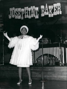 Josephine Baker actuando en Zúrich, Suiza, 3 de marzo de 1967
