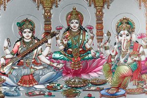 Lakshmi, la esposa de Vishnu, es la diosa de la prosperidad, la buena fortuna y la belleza. Ganesh de . .