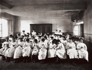Escuela profesional para mujeres en Florencia: una lección de bordado de Henry Charles Fehr