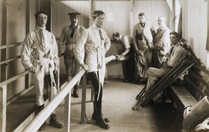 Soldados con prótesis usando piernas artificiales, c. 1915-1918 de Ferdinand Georg Waldmuller