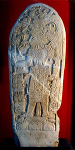 Estela 4 de Machaquilá, Petén, Guatemala, período Clásico Tardío, 6 de mayo de 820 d.C. de Hippolyte Lalaise Devéria