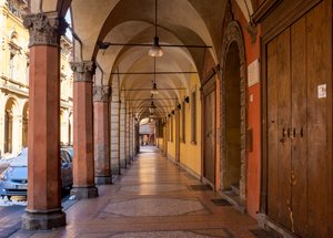 Via Galliera, Bolonia, Italia de . .
