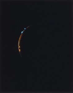 Volcanes en el borde de Io, una de las lunas de Júpiter de Ferdinand Georg Waldmuller