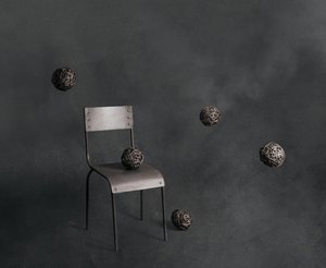 Bolas y silla de mimbre flotantes de chenyi wang