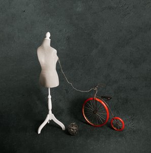 Maniquí «Red Bicycle» de chenyi wang