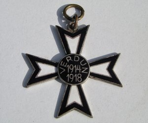 La cruz de Verdun conmemorando la batalla de Verdun de decorations and medals Orders