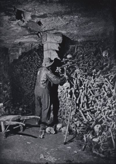 En las catacumbas de París (foto en blanco y negro) de Nadar