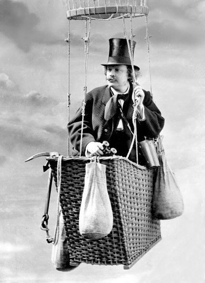 El fotógrafo francés Gaspard Felix Tournachon dit Felix Nadar (1820-1910) aquí es un autorretrato en estudio en la góndola de un globo aerostático de (1820 1910) Nadar