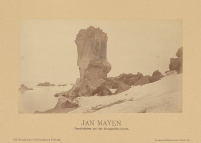 Jan Mayen, columnas de basalto en Hoopsticks Bay de (Linienschiffs Lieutenant) Richard Basso