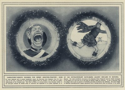 Dianas caricaturescas diseñadas para prácticas de tiro enemigas, signos de la extraordinaria manía de odio contra Inglaterra en Baviera (foto en blanco y negro). de (after) English photographer
