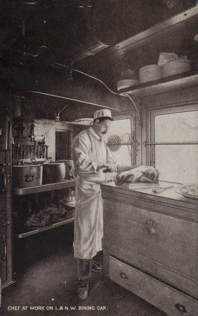 Cocinero trabajando en el vagón restaurante L y NW (foto b/n) de (after) English photographer