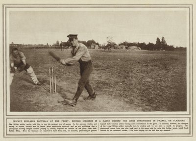 El cricket sustituye al fútbol en el frente, soldados británicos en un partido tras las líneas en algún lugar de Francia, o Flandes (foto b/n). de (after) English photographer