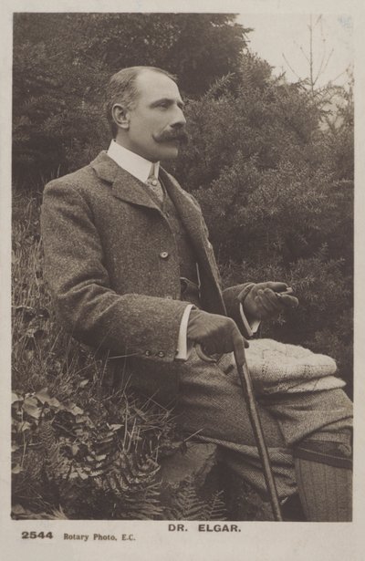 Sir Edward Elgar, compositor inglés (foto b/n) de (after) English photographer