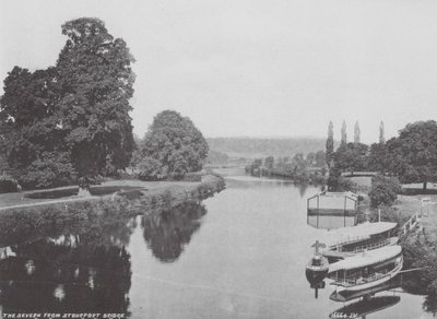 El Severn desde el puente de Stourport (foto en blanco y negro) de (after) English photographer