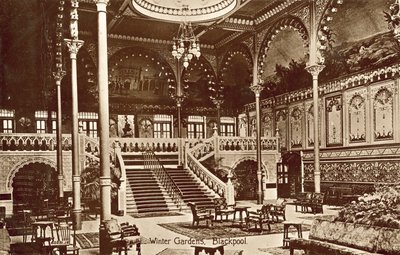 Winter Gardens, Blackpool (foto en blanco y negro) de (after) English photographer