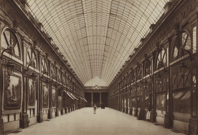 La Galería de Orleans en el Palais-Royal de (after) French Photographer