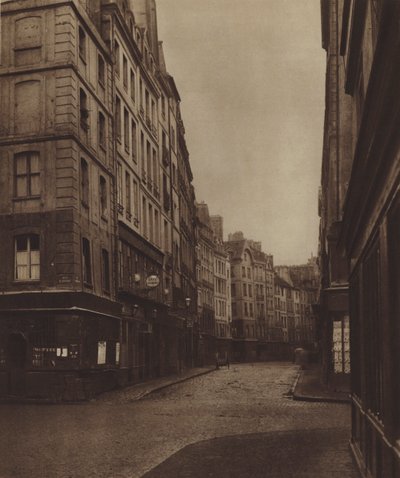 La calle de la Ferronnerie, vista desde la calle de la Reynie, el comienzo de la calle aún subsiste de (after) French Photographer