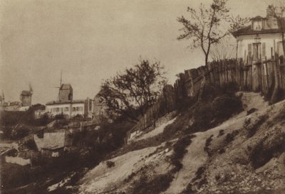 Los jardines de Montmartre con el molino le Blute-fin hacia 1860 de (after) French Photographer