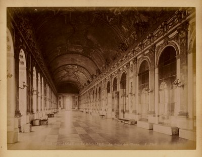 París: Versalles, Salón de los Espejos (foto b/n) de (after) French Photographer