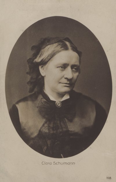 Clara Schumann, pianista y compositora alemana (foto b/n) de (after) German photographer