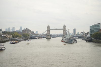 El Puente de Londres sobre el río Támesis, en el corazón de Londres de Albert Mansour