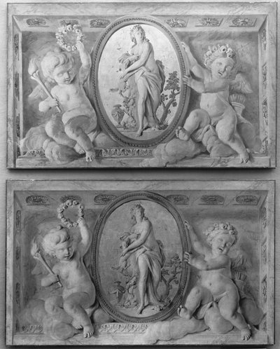 Par de sobrepuertas con Diana o una ninfa en un medallón ovalado sostenido por amorini, 1770-90 de 18th century . French Painter
