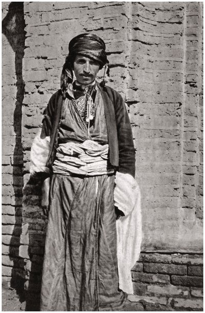 Un miembro de la tribu kurda del sur del Kurdistán, Irak, 1925 de A. Kerim