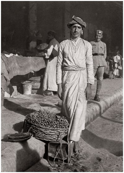 Un pequeño comercio que trae poca ganancia, Irak, 1925 de A. Kerim